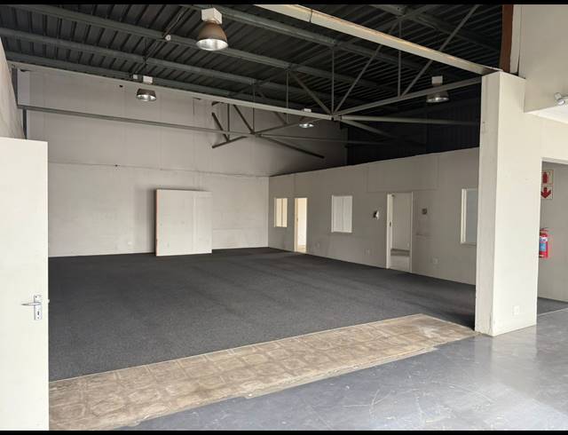 548M² WAREHOUSE TO LET IN LANSERIA